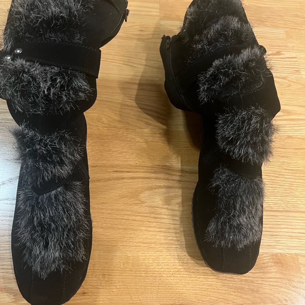 Gabriella Rocha Leather Black and Gray Fur Side Zip Boots Sz 10